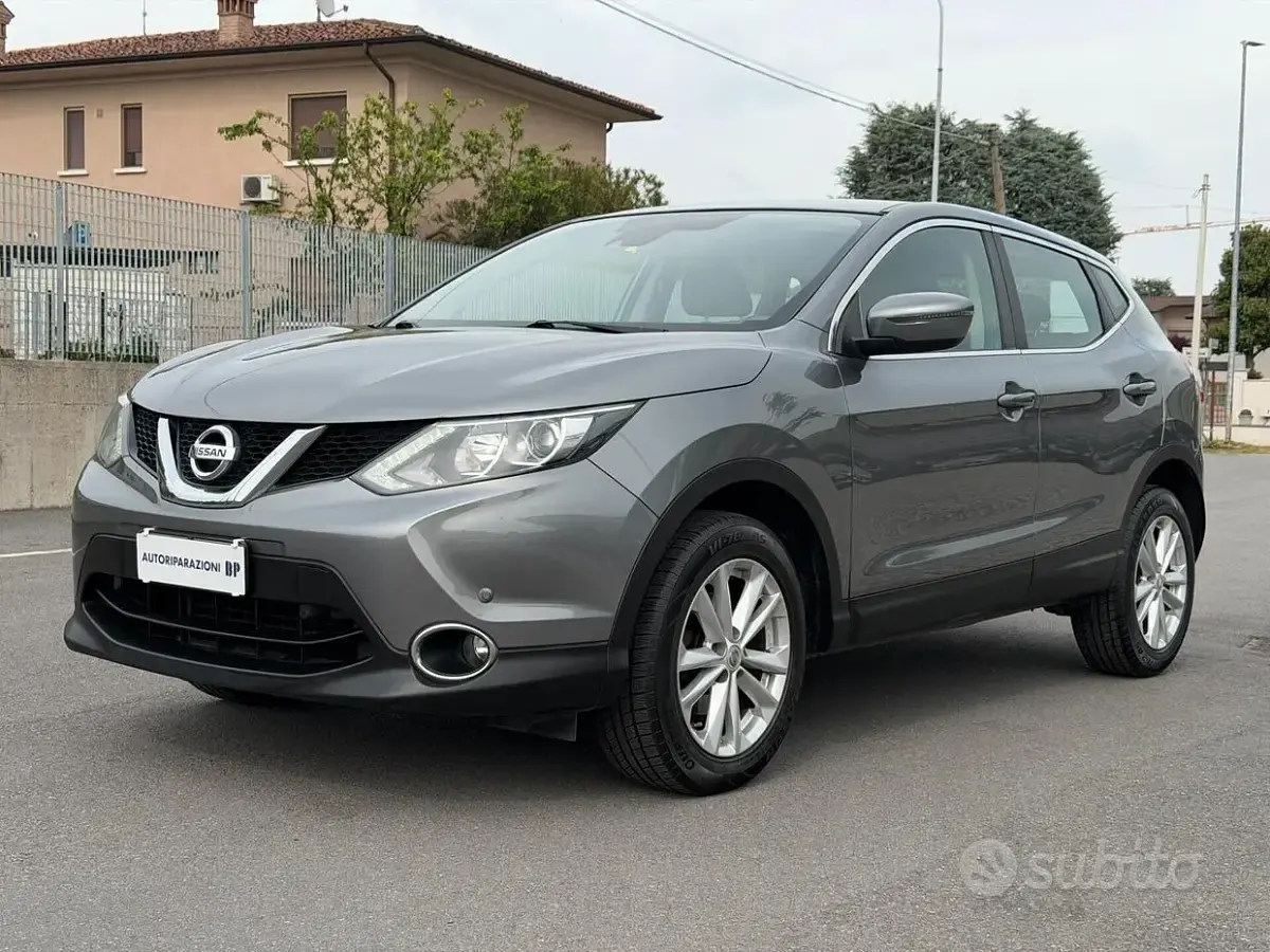 Gebraucht Nissan Qashqai Acenta 110 PS (80 kW) 2016 Grau SUV