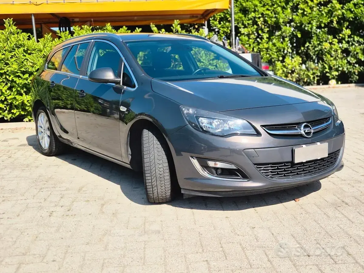 Usata Opel Astra 136 CV (100 kW) 2014 Grigio Station wagon