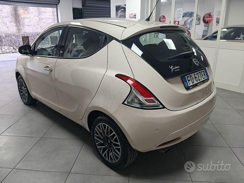 Usata Lancia Ypsilon Gold 69 CV (50 kW) 2016 Beige Utilitaria