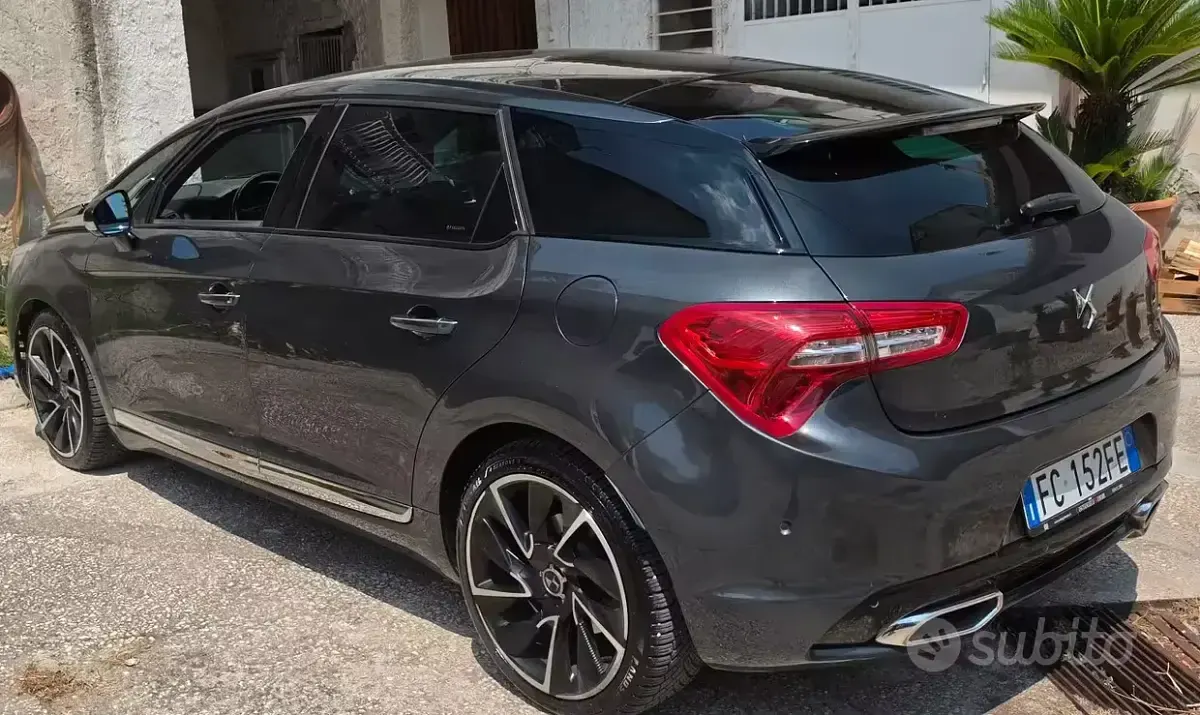 Usata DS Automobiles DS5 Sport Chic 181 CV (133 kW) 2015 Grigio Utilitaria