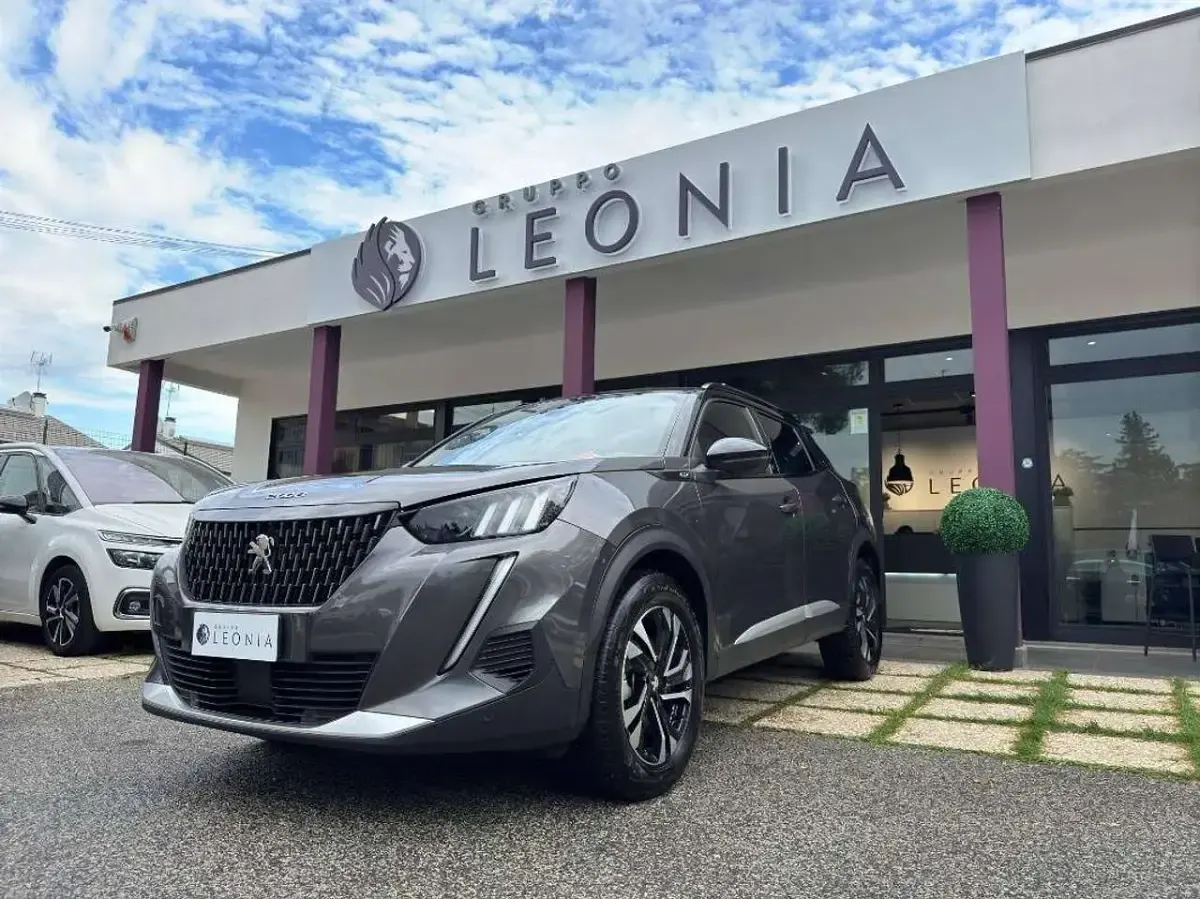 Begagnad Peugeot 2008 GT 131 HK (96 kW) 2023 Grå SUV