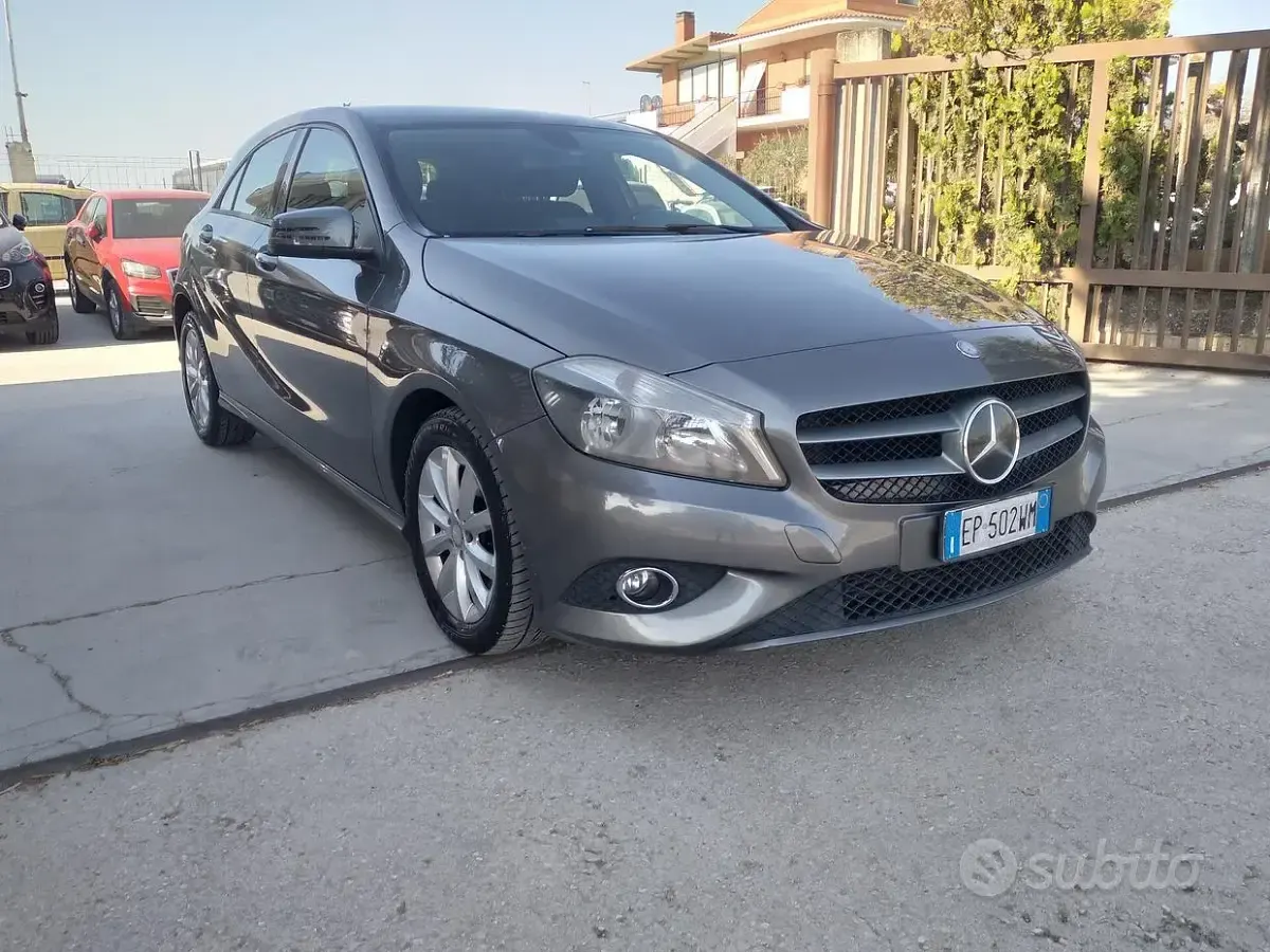 Usata Mercedes A200 Executive 136 CV (100 kW) 2013 Grigio Utilitaria
