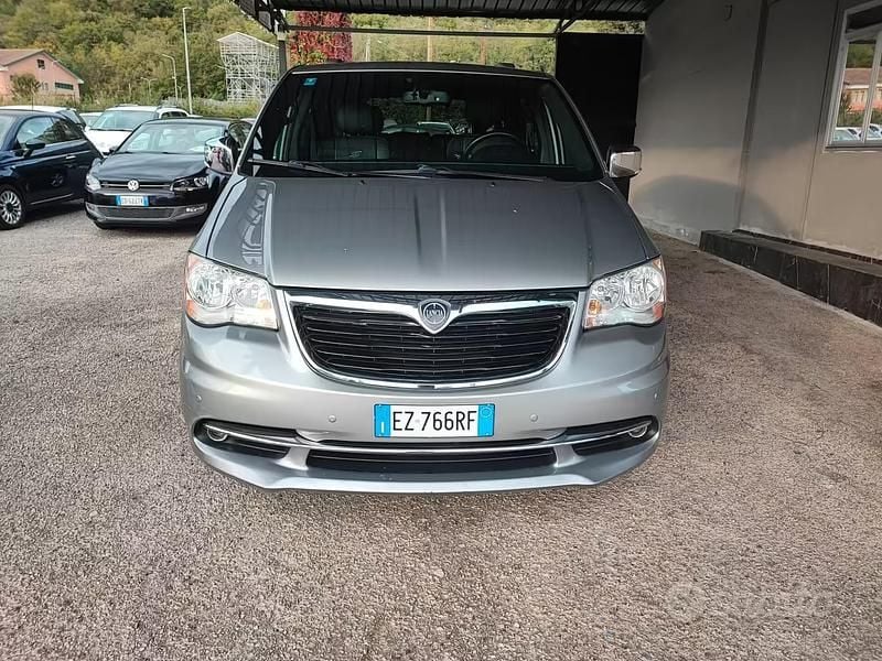 Usata Lancia Voyager Platinum 177 CV (130 kW) 2015 Grigio Monovolume