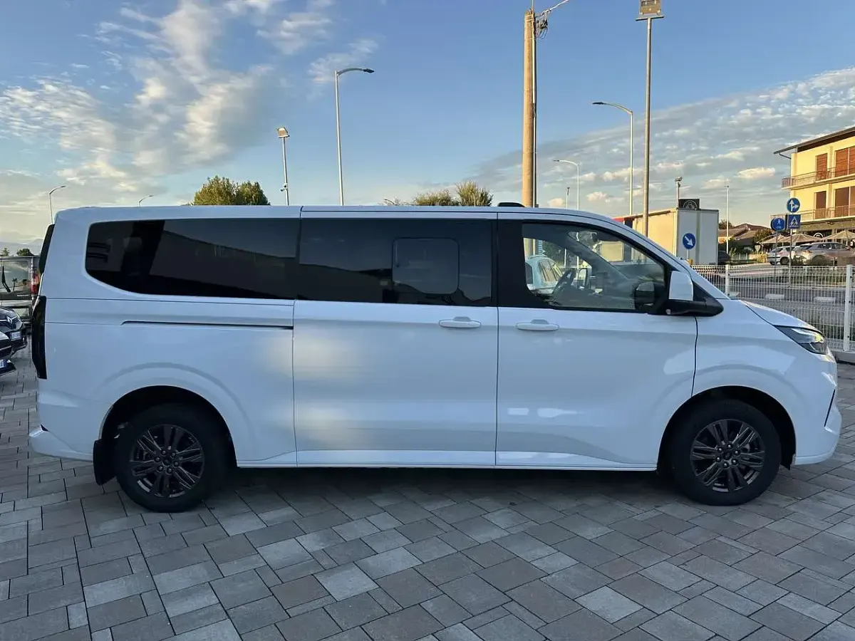 Nuova Ford Tourneo Titanium 150 CV (110 kW) 2025 Bianco Monovolume
