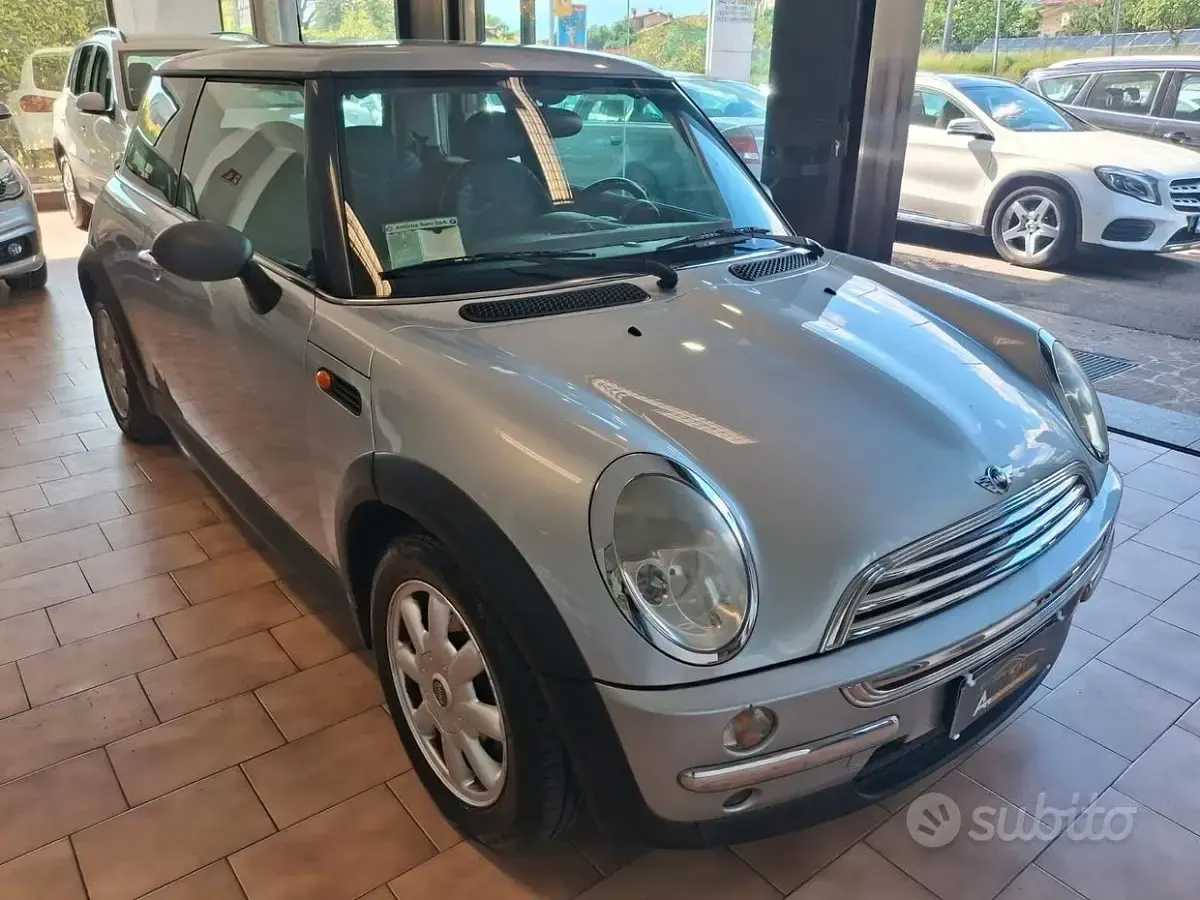 Begagnad Mini One D 75 HK (55 kW) 2004 Grå Halvkombi