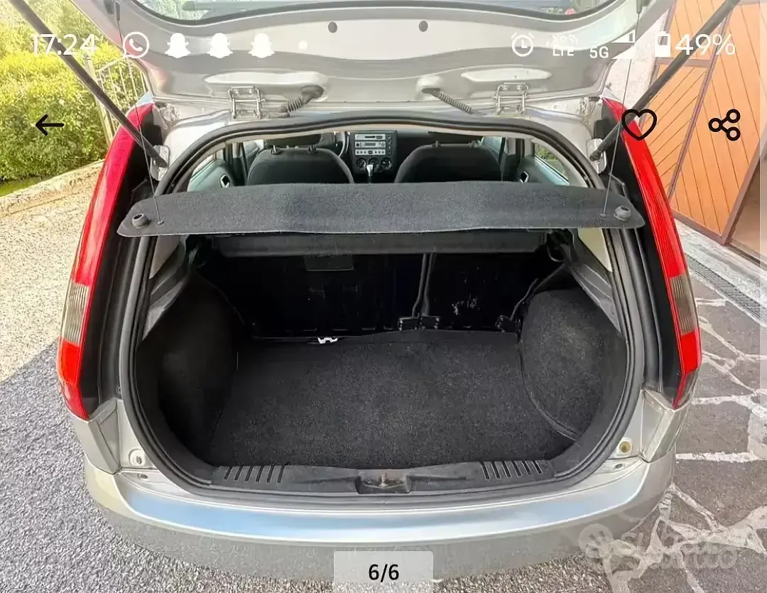 Usata Ford Fiesta 80 CV (58 kW) 2004 Grigio Utilitaria