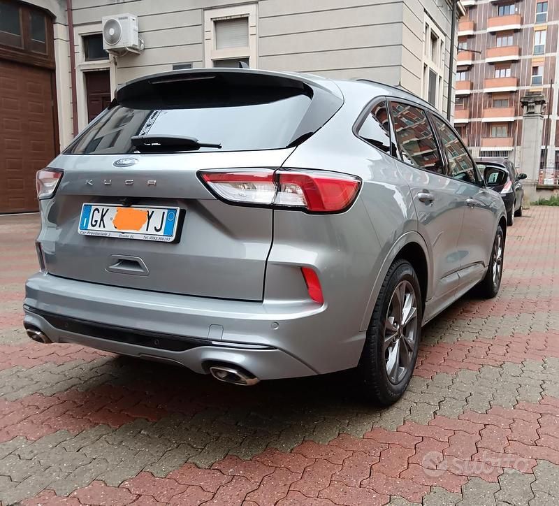 Usata Ford Kuga ST-Line 120 CV (88 kW) 2022 Grigio SUV