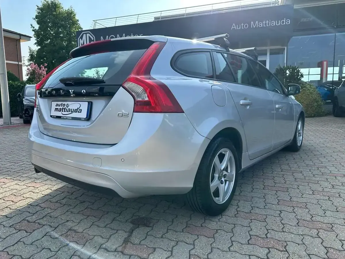 Usata Volvo V60 Business Edition 120 CV (88 kW) 2018 Grigio Station wagon