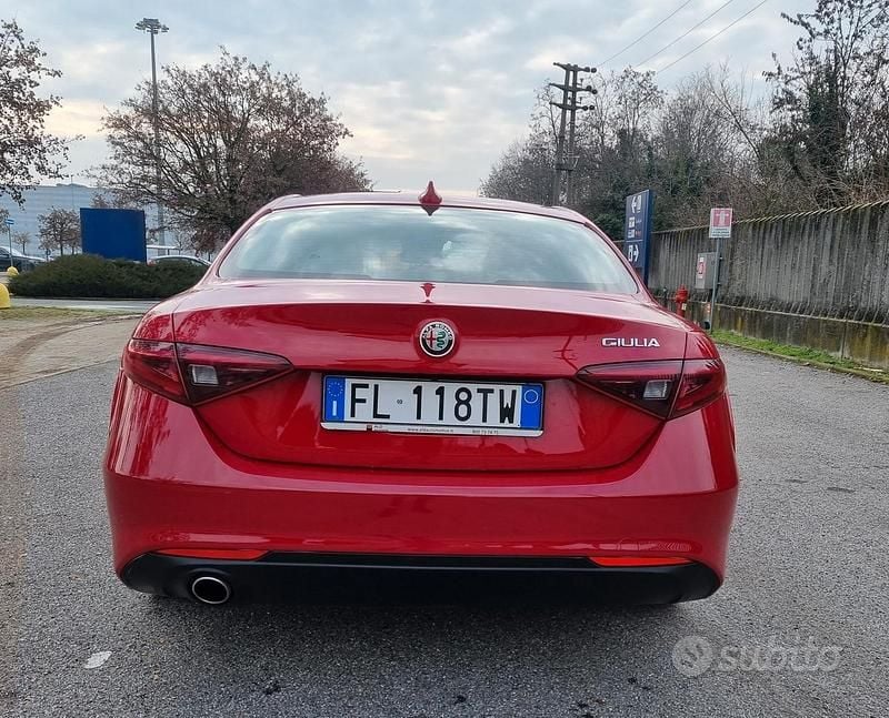 Usata Alfa Romeo Giulia Business Launch Edition 150 CV (110 kW) 2017 Rosso Berlina
