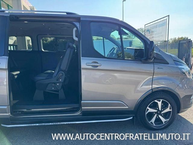 Usata Ford Tourneo Active 185 CV (136 kW) 2022 Grigio Monovolume