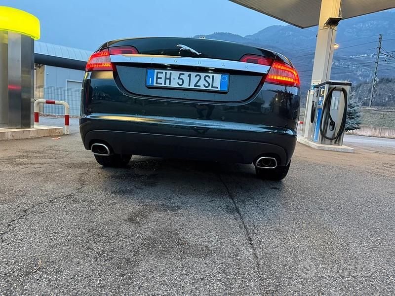Usata Jaguar XF Premium Luxury 241 CV (177 kW) 2011 Verde Berlina