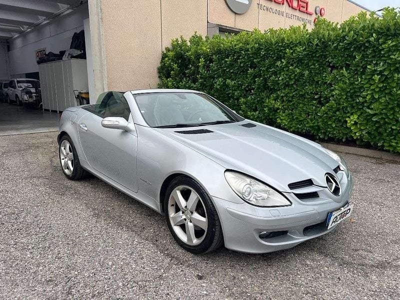 Usata Mercedes SLK200 163 CV (119 kW) 2006 Argento Cabrio
