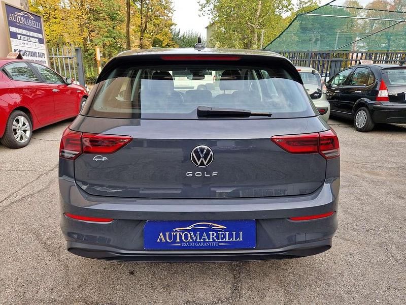 Usata VW Golf VIII Life 116 CV (85 kW) 2022 Grigio Berlina
