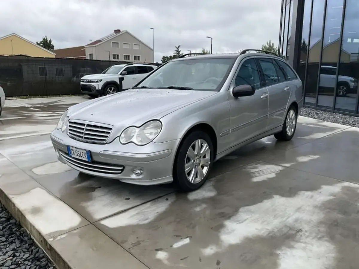 Usata Mercedes C200 Classic 122 CV (89 kW) 2004 Grigio Station wagon