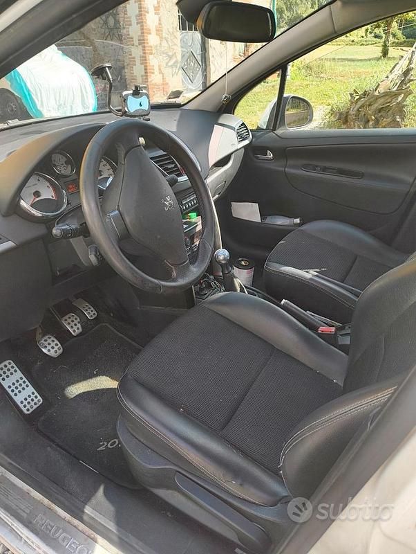 Usata Peugeot 207 2011 Bianco Utilitaria