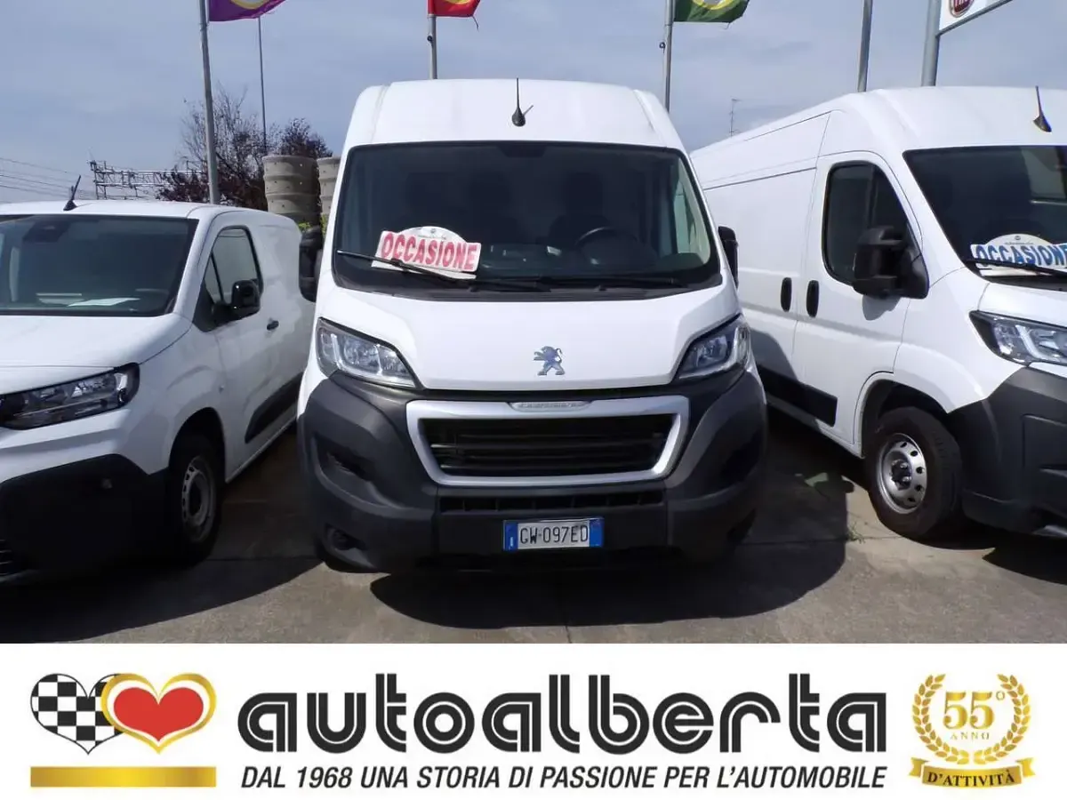 Usata Peugeot Boxer 120 CV (88 kW) 2024 Bianco pastello Furgone