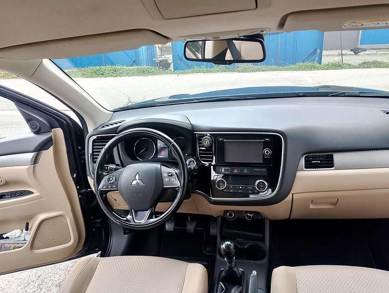 Usata Mitsubishi Outlander Instyle 150 CV (110 kW) 2015 SUV