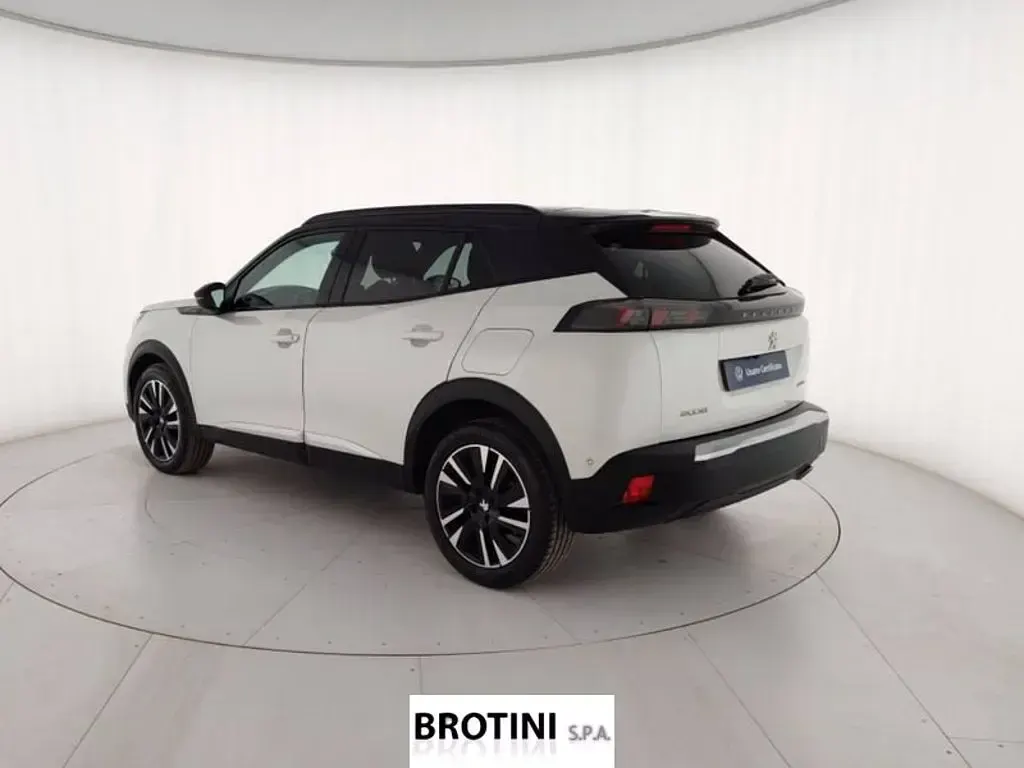 Usata Peugeot 2008 GT-line 110 CV (80 kW) 2021 Grigio metallizzato SUV