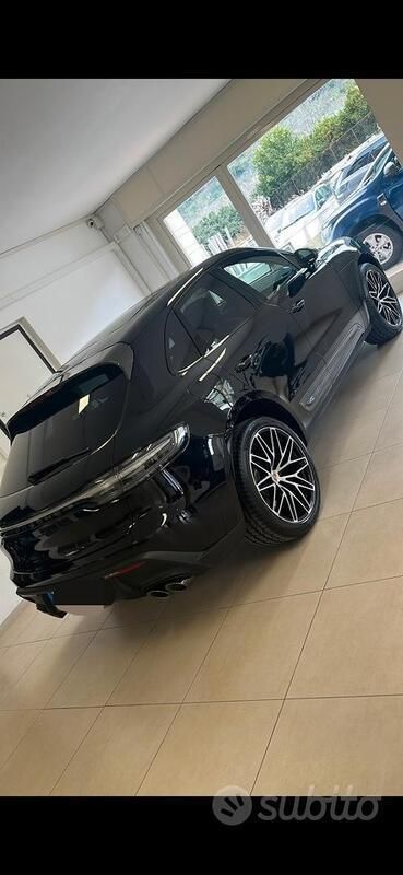 Nero Usata 2022 Porsche Macan SUV | 70.000 € (Buon prezzo) - Immagine 1/1