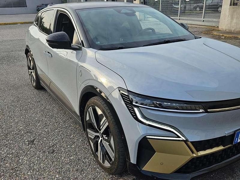 Grigio Usata 2022 Renault Mégane Iconic Tre volumi | 30.400 € (Molto cara) - Immagine 1/4