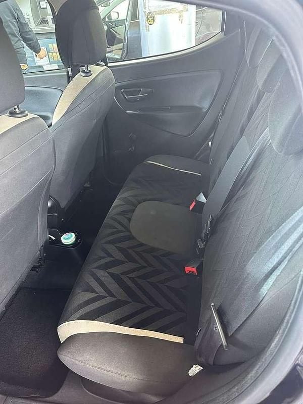 Usado Lancia Ypsilon Gold 95 HP (69 kW) 2017 Azul Citadino