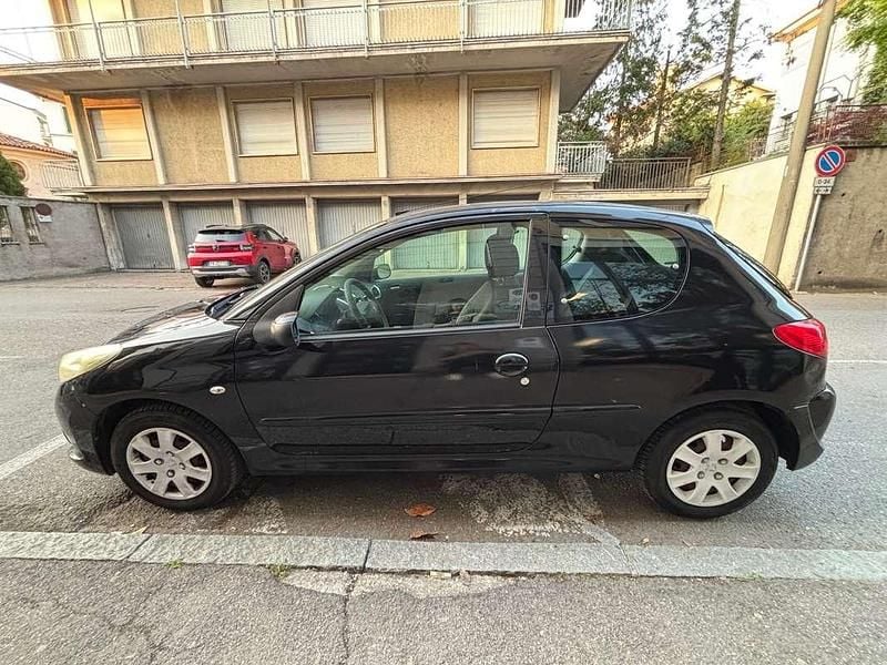 Usata Peugeot 206+ 68 CV (50 kW) 2011 Nero Utilitaria
