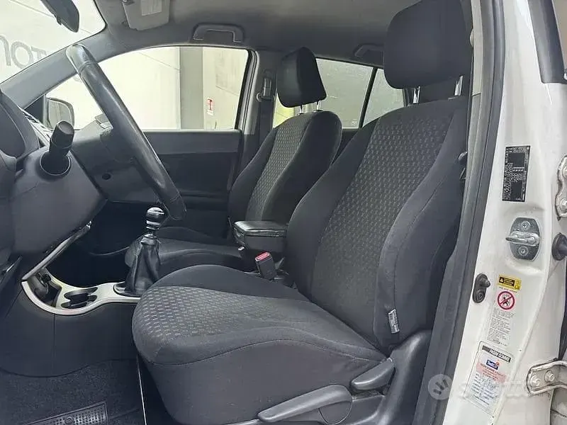 Usata Toyota Urban Cruiser 90 CV (66 kW) 2010 Bianco Utilitaria