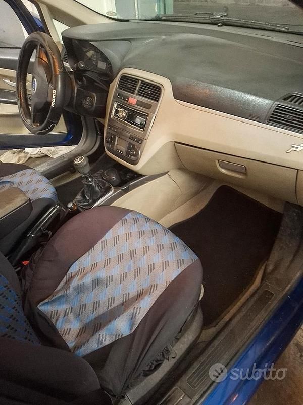 Usata Fiat Grande Punto 75 CV (55 kW) 2005 Blu Utilitaria