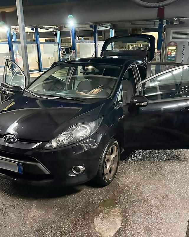 Usata Ford Fiesta 2011 Nero Berlina