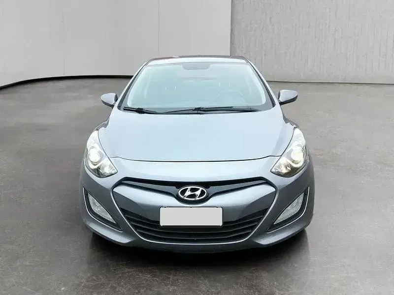 Begagnad Hyundai i30 Comfort 110 HK (80 kW) 2015 Grå Sedan