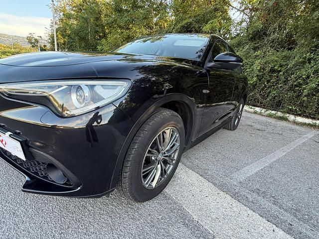 Nero Usata 2018 Alfa Romeo Stelvio Super SUV | 17.900 € (Ottimo prezzo) - Immagine 1/4
