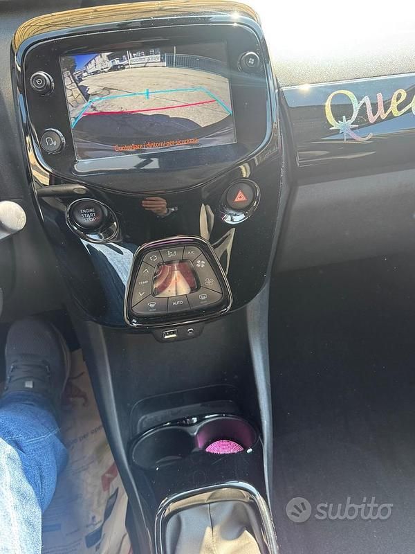 Usata Toyota Aygo Trend 72 CV (52 kW) 2018 Viola Utilitaria