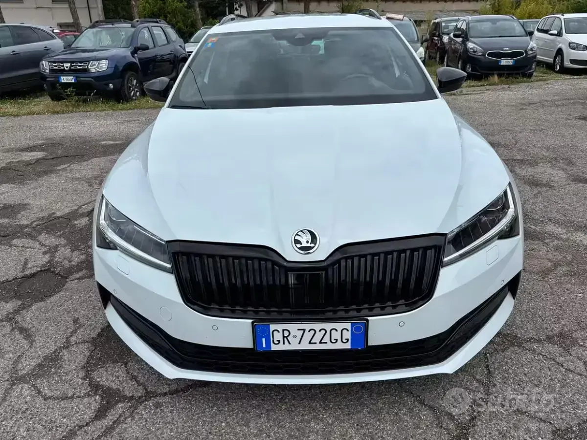 Usata Skoda Superb SportLine 150 CV (110 kW) 2023 Bianco Station wagon