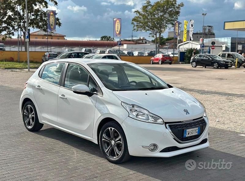 Usata Peugeot 208 Allure 82 CV (60 kW) 2014 Bianco Utilitaria
