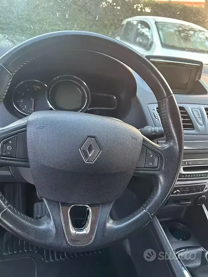 Usata Renault Mégane GrandTour LIMITED 110 CV (80 kW) 2016 Grigio Station wagon