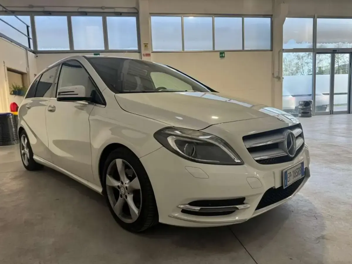 Usata Mercedes B200 Premium 136 CV (100 kW) 2013 Bianco Utilitaria