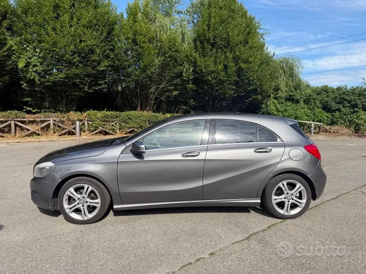 Usata Mercedes A180 Premium 109 CV (80 kW) 2013 Grigio Utilitaria