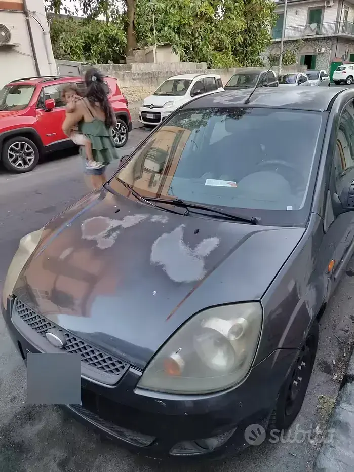 Usata Ford Fiesta 68 CV (50 kW) 2006 Grigio Utilitaria