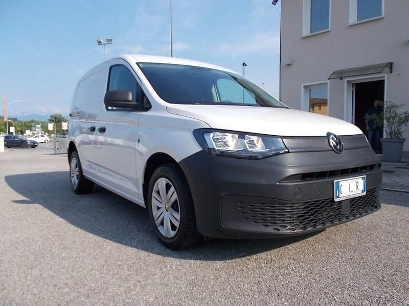 Usata VW Caddy 75 CV (55 kW) 2021 Bianco / pastello Monovolume