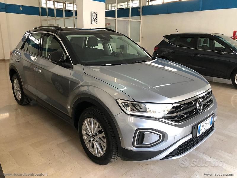 Usata VW T-Roc Life 116 CV (85 kW) 2023 Grigio SUV