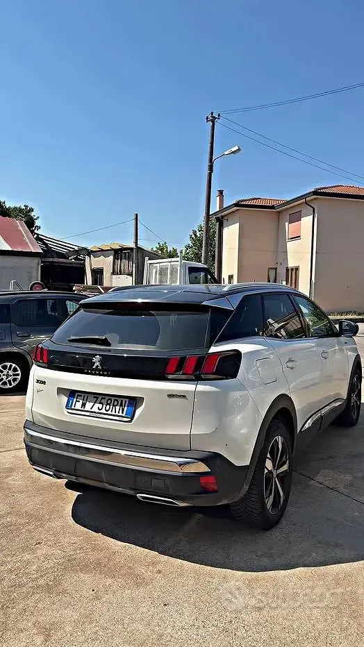 Usata Peugeot 3008 Allure 131 CV (96 kW) 2019 Bianco SUV