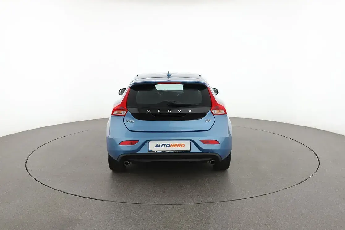 Usata Volvo V40 Momentum 150 CV (110 kW) 2016 Blu Station wagon