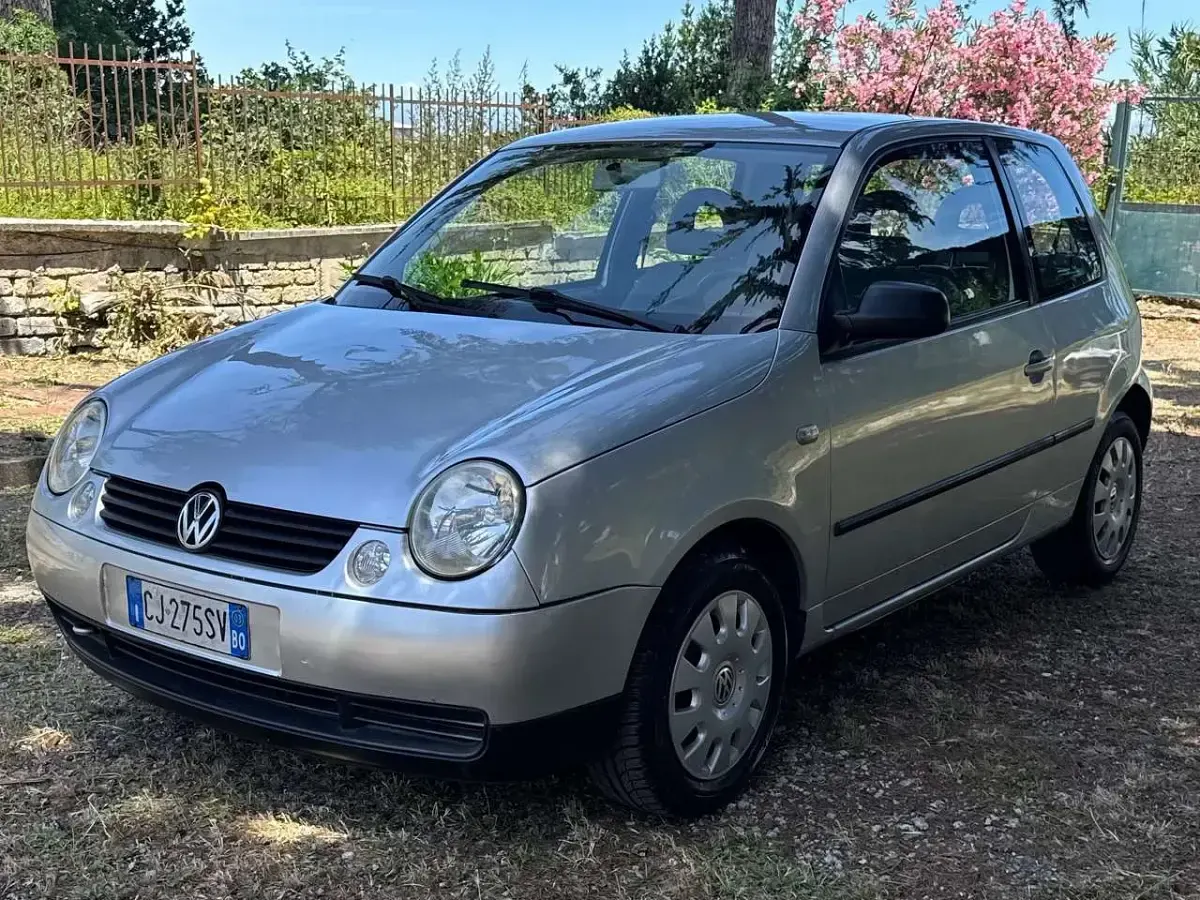 Usata VW Lupo Trendline 50 CV (36 kW) 2003 Grigio argento met. Utilitaria
