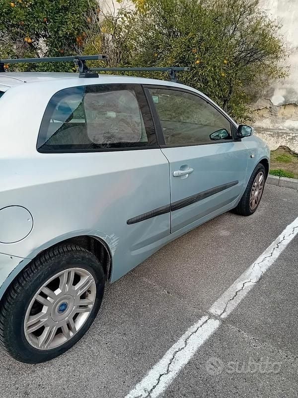 Usata Fiat Stilo Dynamic 116 CV (85 kW) 2003 Blu Utilitaria