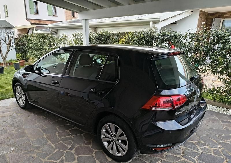 Usata VW Golf VII Comfortline 110 CV (80 kW) 2015 Nero Berlina