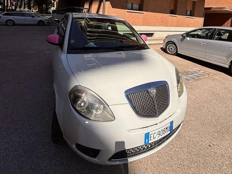 Usata Lancia Ypsilon 69 CV (50 kW) 2011 Bianco Utilitaria