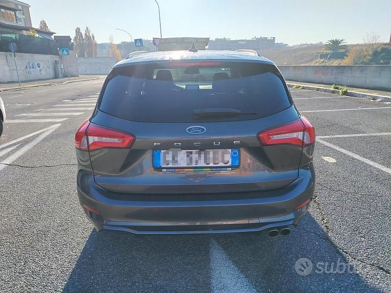 Usata Ford Focus ST-Line 149 CV (109 kW) 2020 Grigio Station wagon
