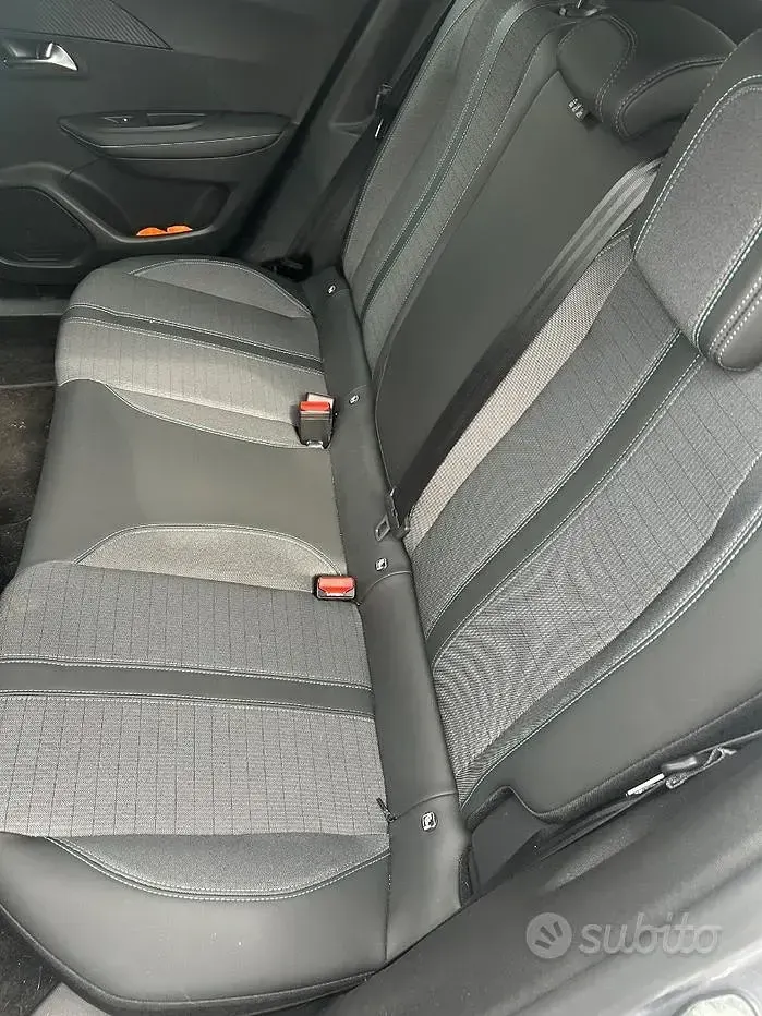 Usata Peugeot 2008 110 CV (80 kW) 2022 Grigio SUV