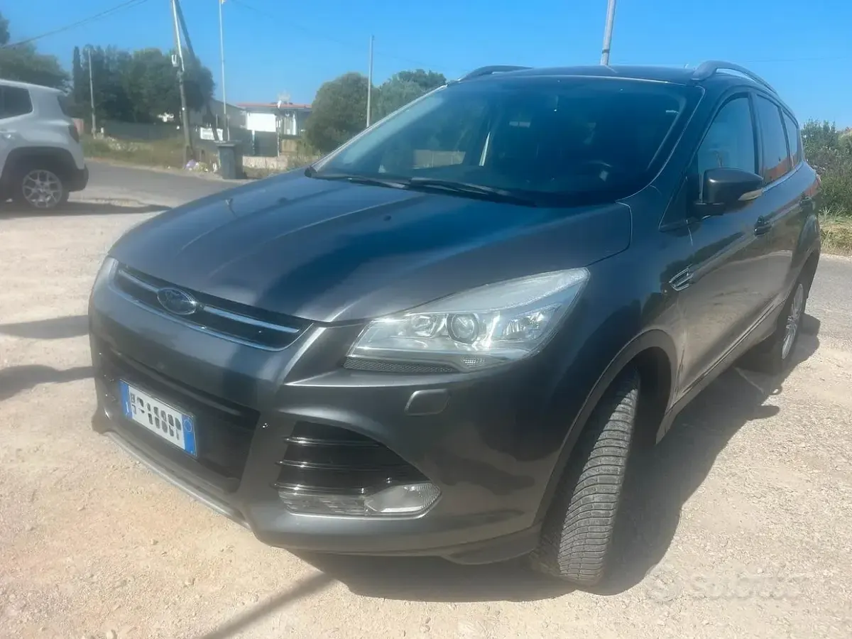 Usata Ford Kuga 140 CV (102 kW) 2013 Grigio SUV