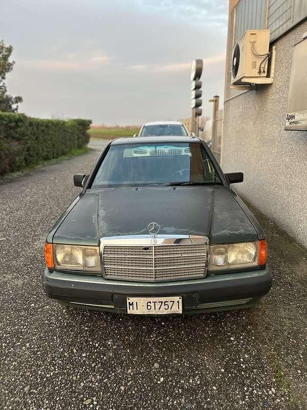 Usata Mercedes 190 109 CV (80 kW) 1991 Verde Berlina
